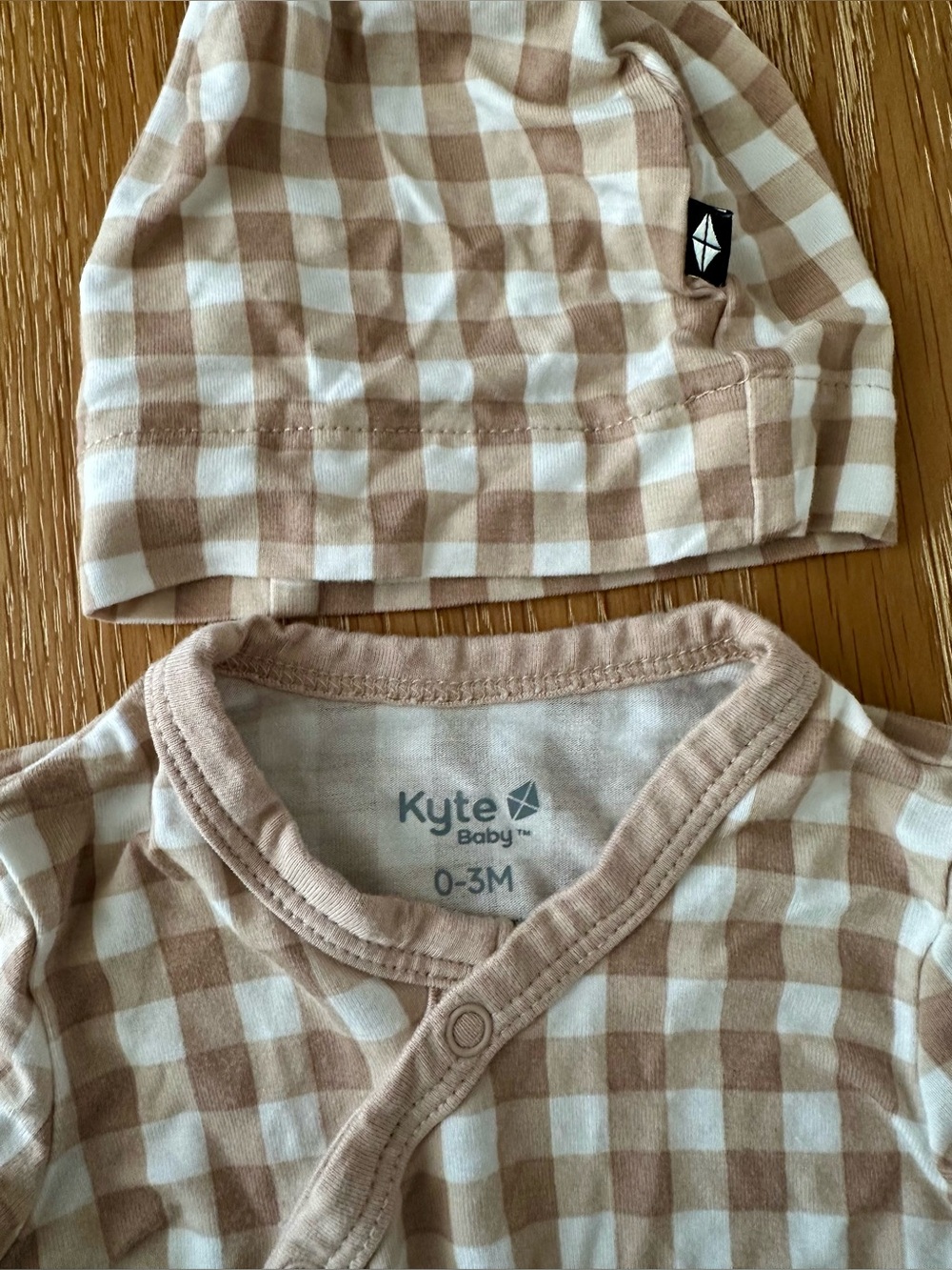 Kyte Baby Beige and White Gingham Baby Hat & Bodysuit Set